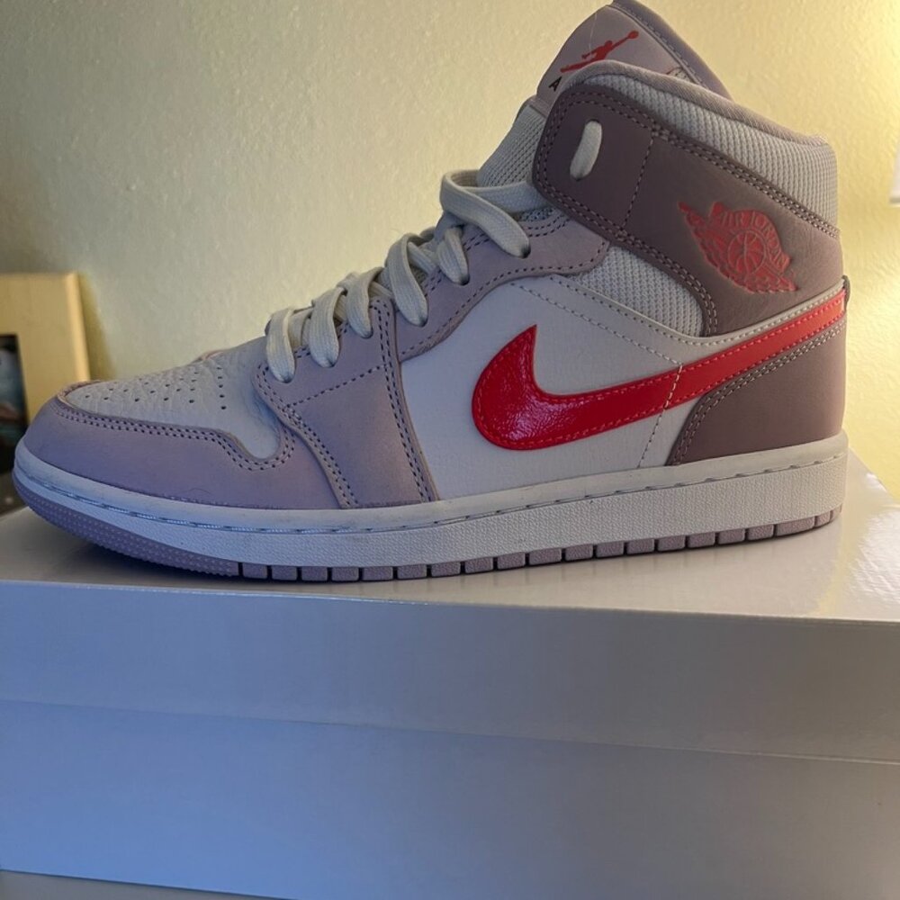 Wmns Air Jordan 1 Mid 'Valentine's Day' 2022